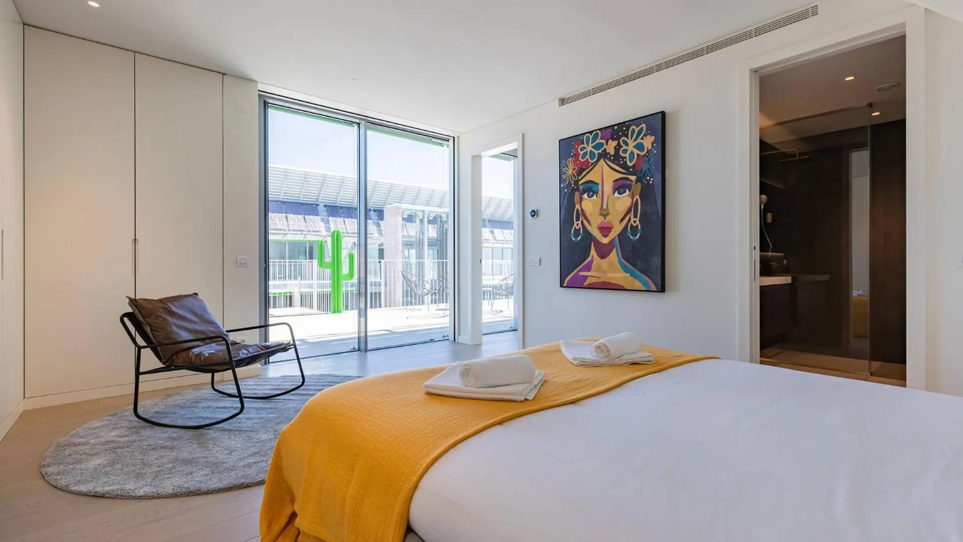 Lisbon Riverside Rooftop Apartment