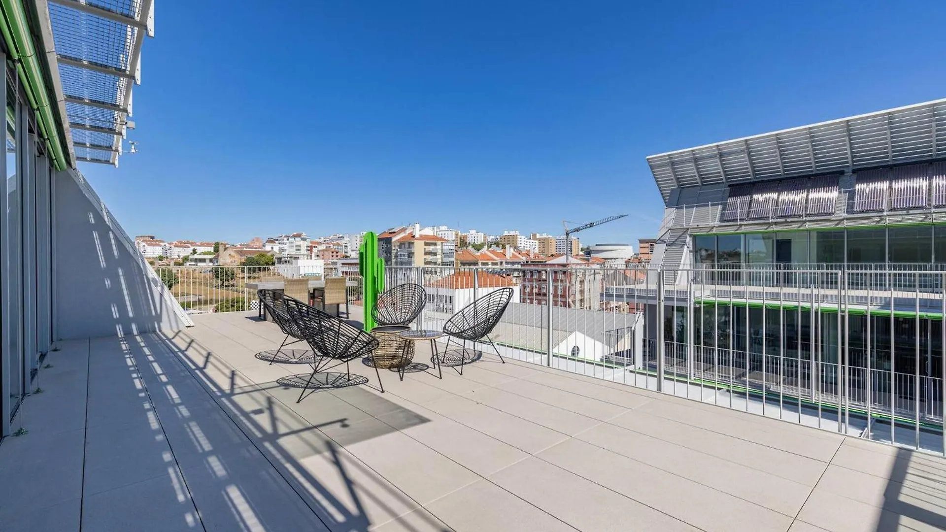 Lisbon Riverside Rooftop Apartment