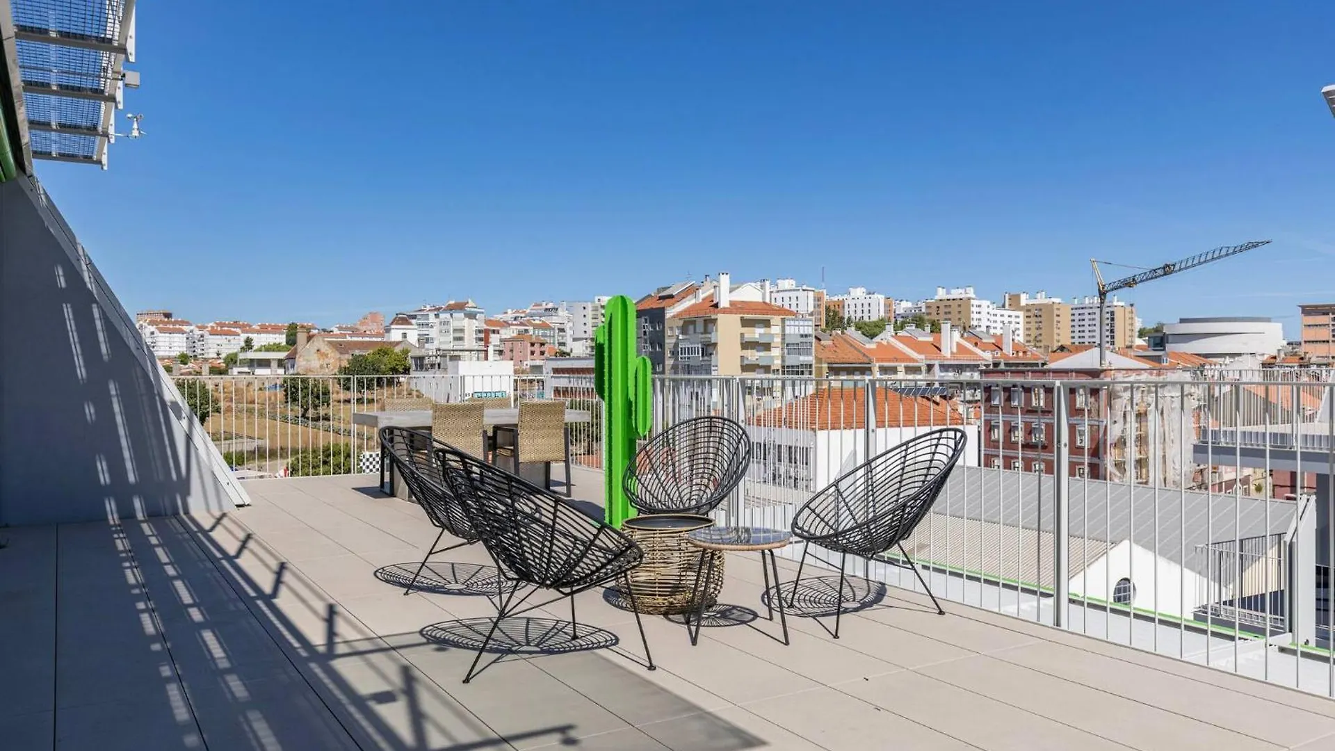 Lisbon Riverside Rooftop Apartment